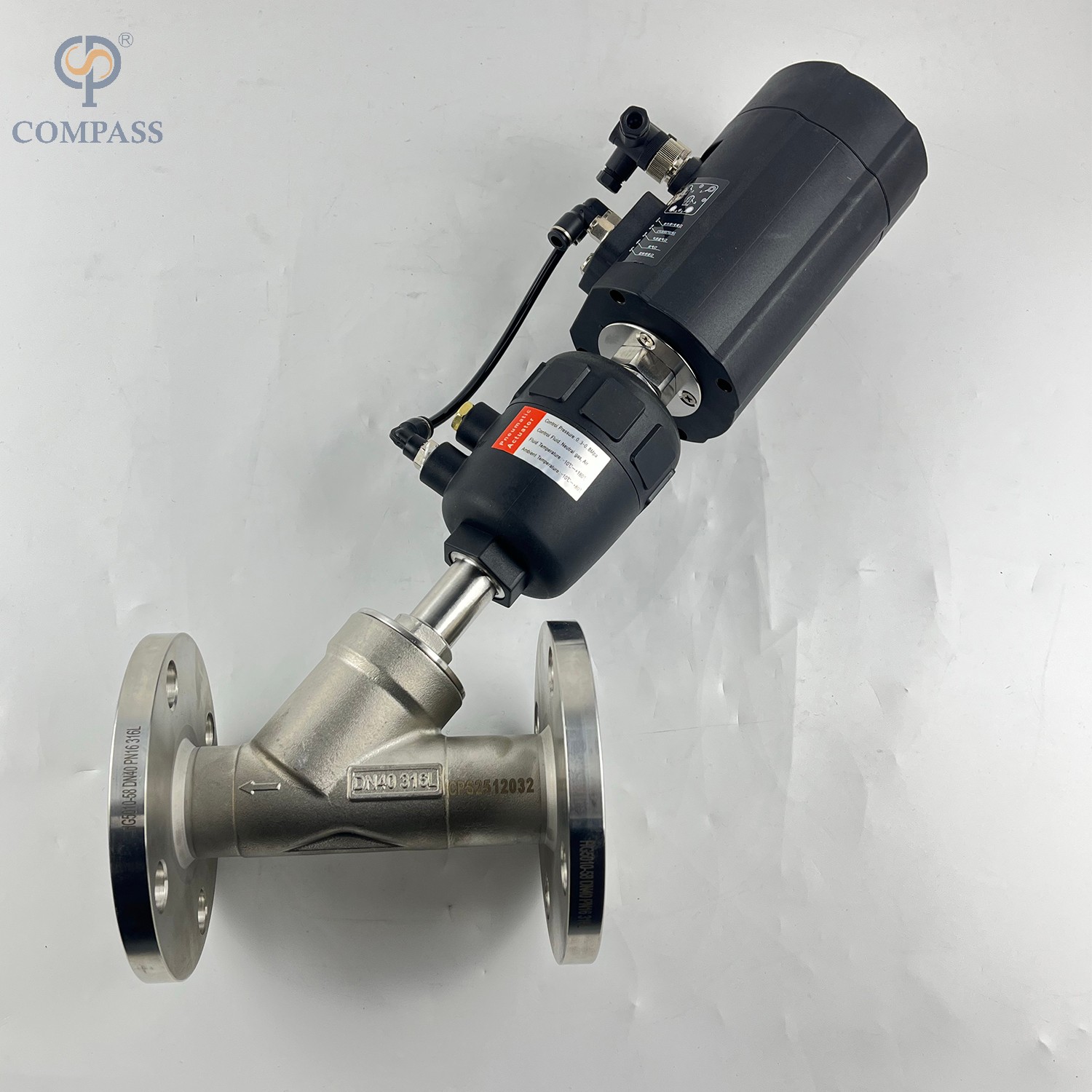 VÁLVULA DE ASIENTO ANGULAR DE BRIDA NEUMÁTICA DE PLÁSTICO CON CABEZA DE CONTROL