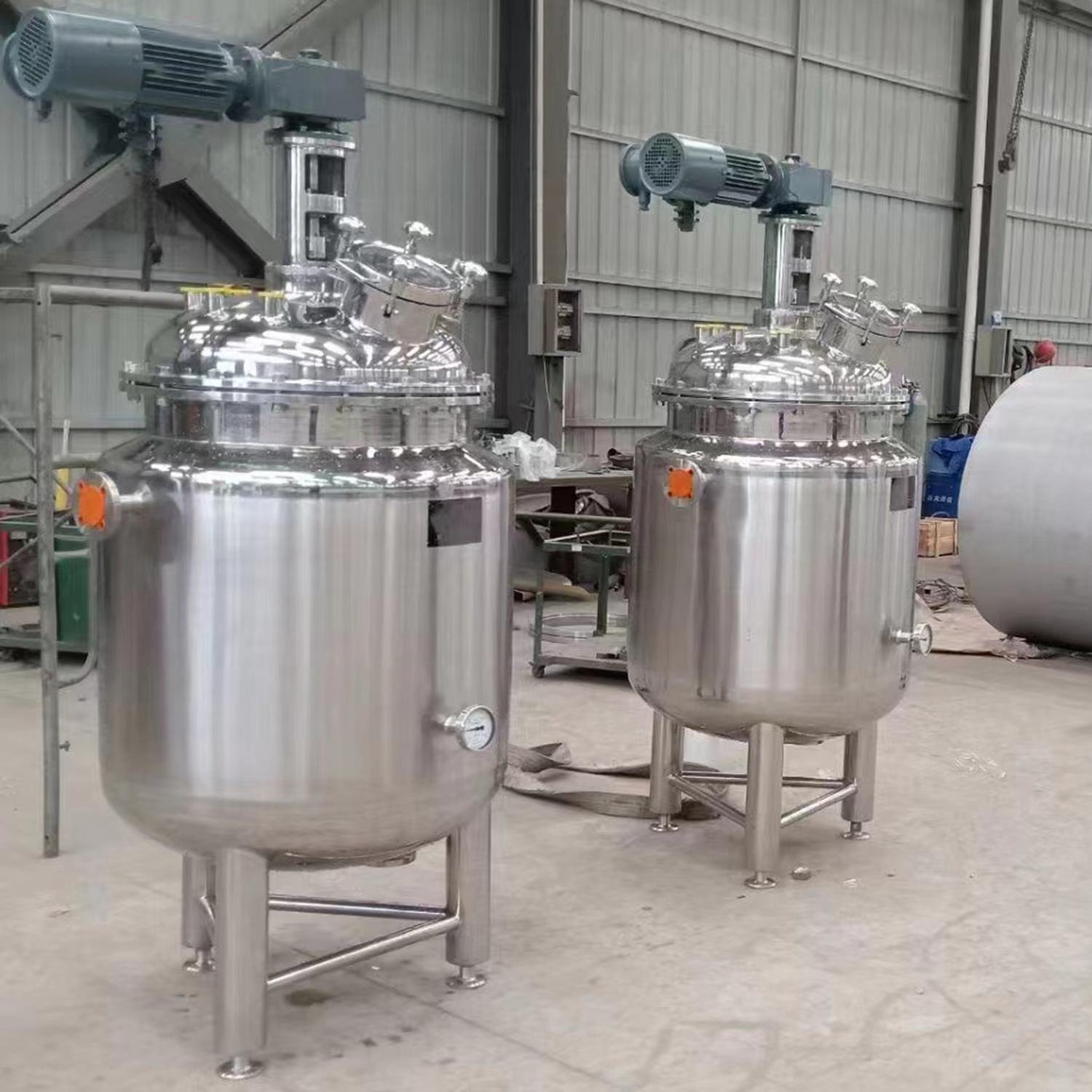 Tanque de fermentación higiénico sanitario de acero inoxidable SS304 de 2000L con tanques revestidos de enfriamiento de hoyuelos para bodega