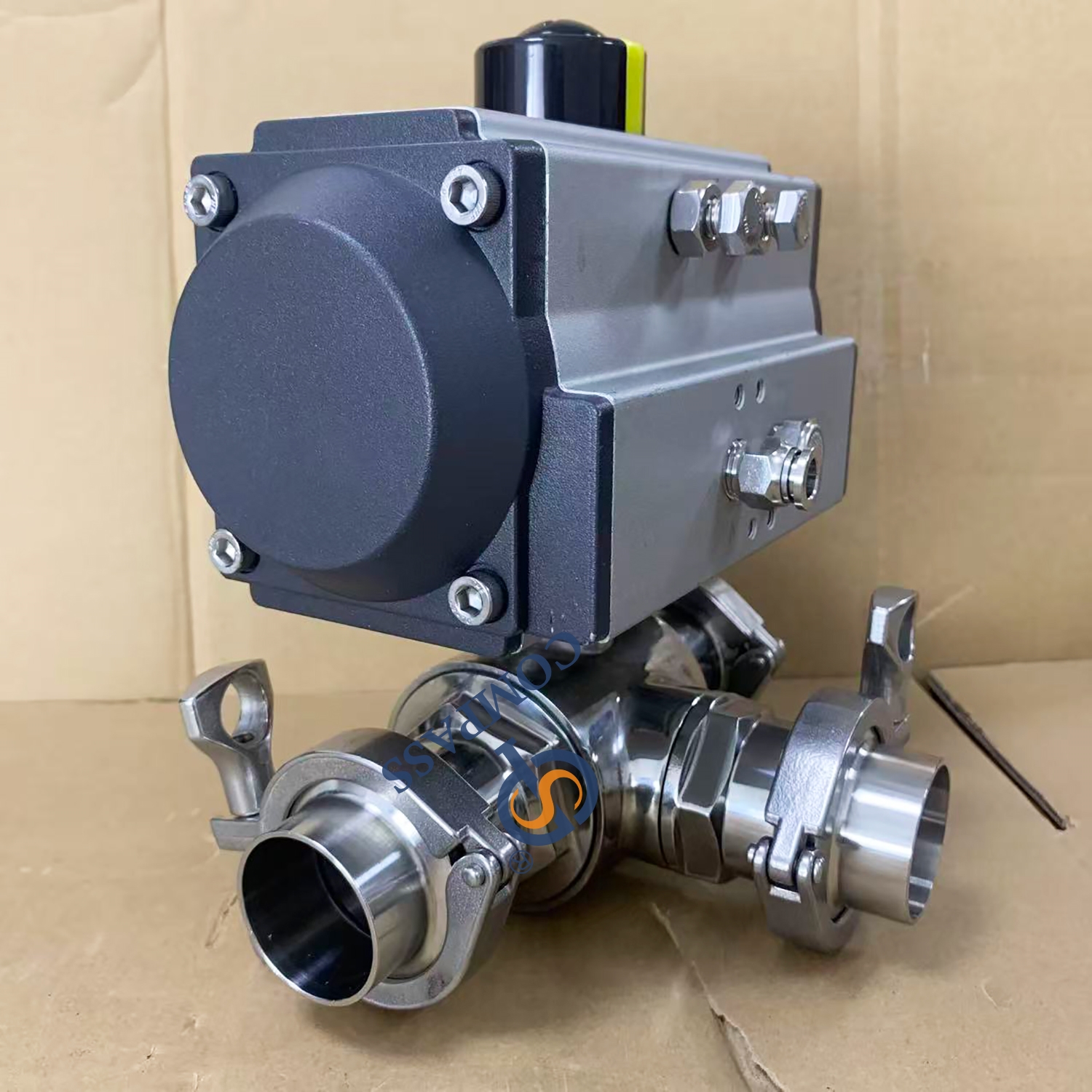 Válvula de bola neumática de doble acción de 2 pulgadas SS316L de 3 vías con extremo de juego de virola de abrazadera