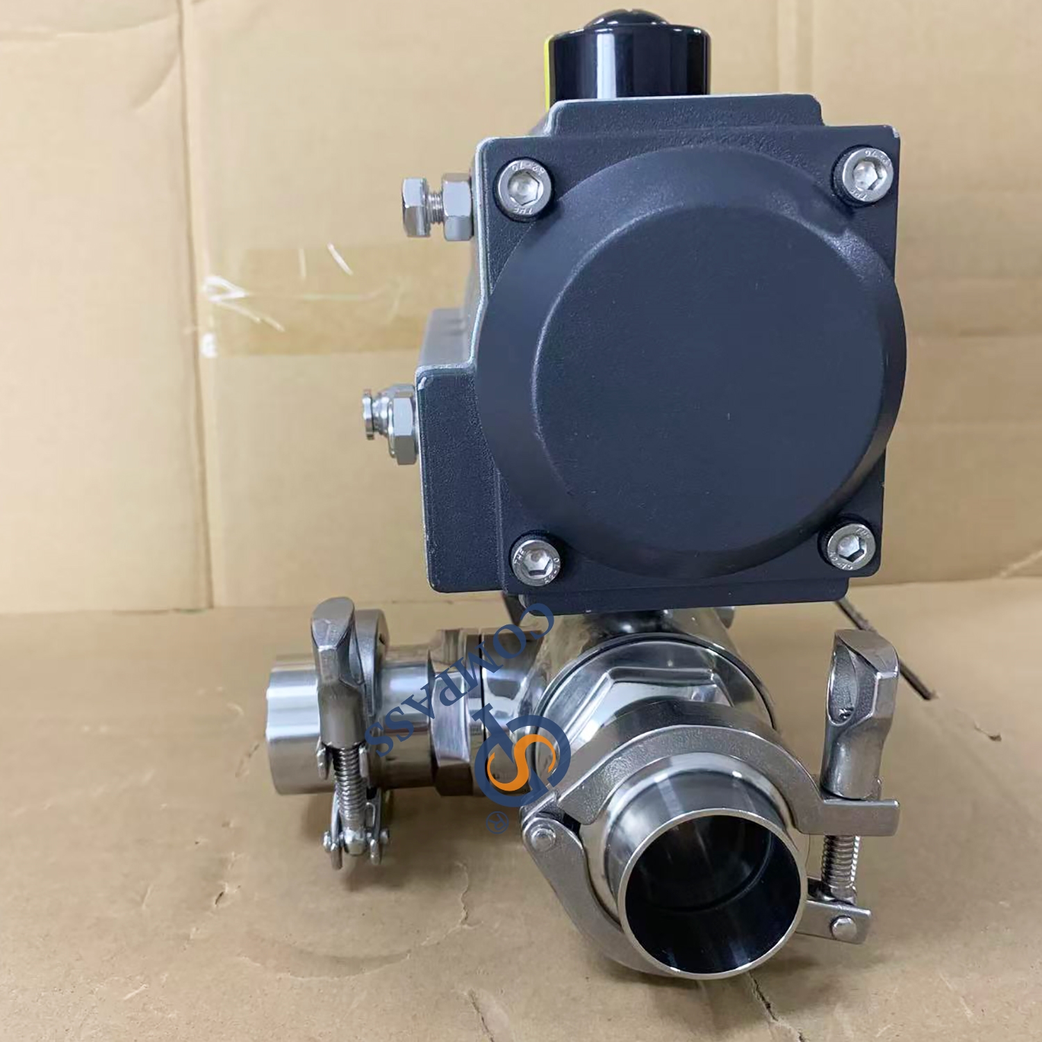 Válvula de bola neumática de doble acción de 2 pulgadas SS316L de 3 vías con extremo de juego de virola de abrazadera