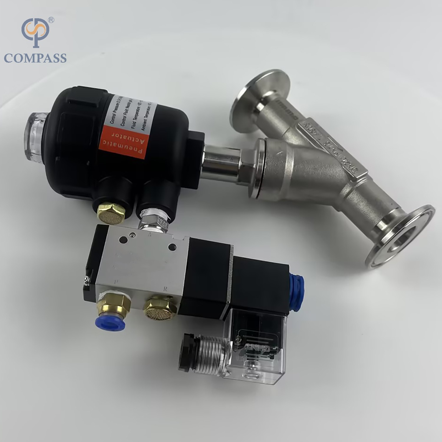 VÁLVULA NEUMÁTICA DE ASIENTO ANGULAR DE CABEZA DE PLÁSTICO TRI-CLAMP CON VÁLVULA SOLENOIDE