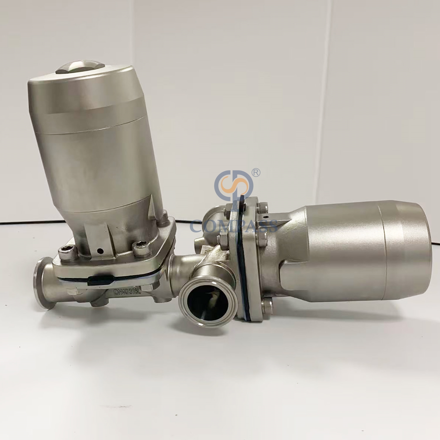 Válvula de diafragma neumática de tres vías SS316L DN40 con diafragma dividido de PTFE y EPDM